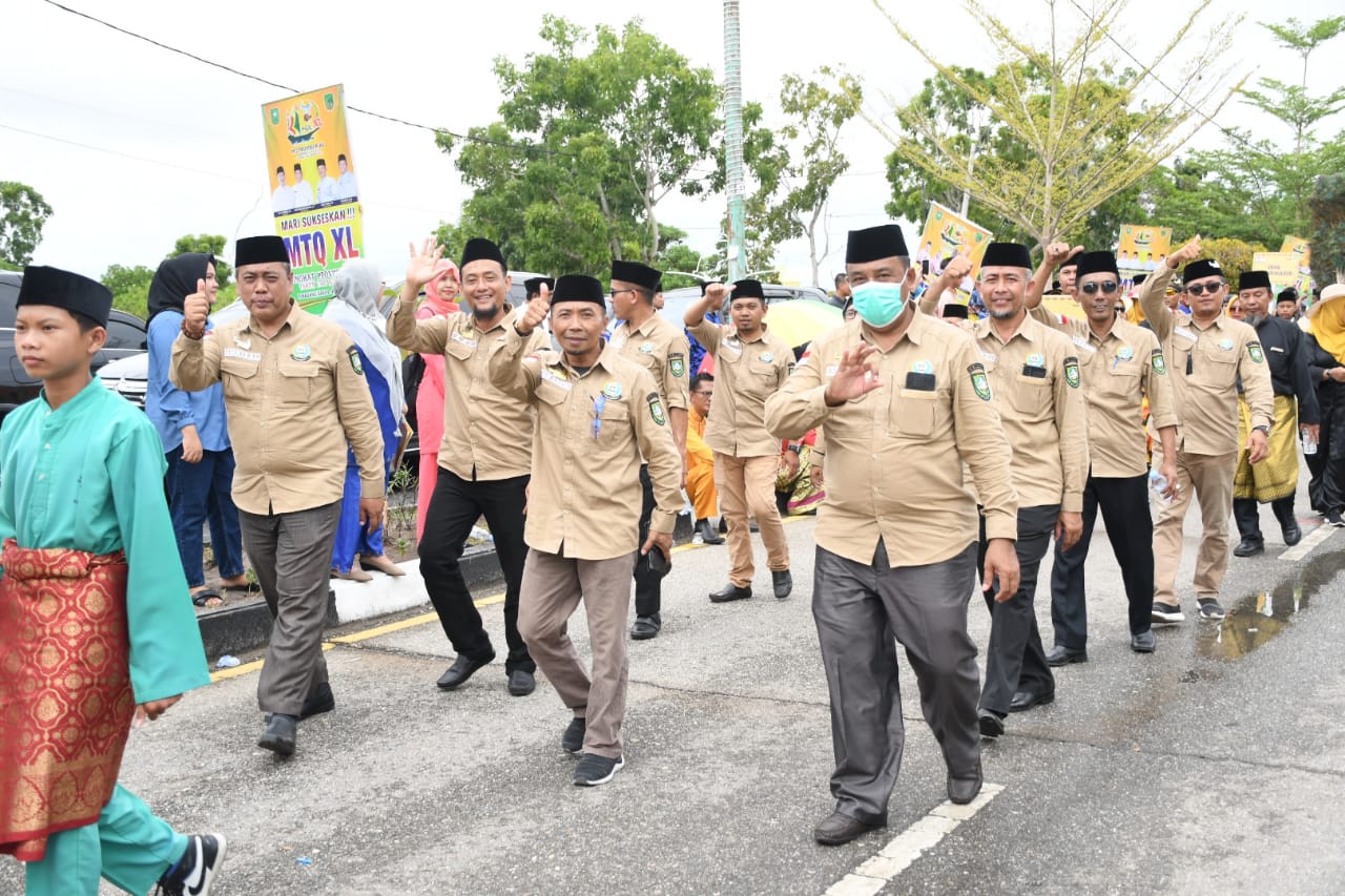 Disaksikan Bupati Kasmarni, Kafilah Kabupaten Bengkalis Ikuti Pawai Ta'aruf MTQ Tingkat Provinsi Riau